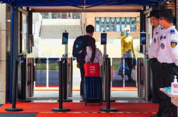 捷順防疫“黑科技”亮相大亞灣外國語學(xué)校，帶來開學(xué)首日禮