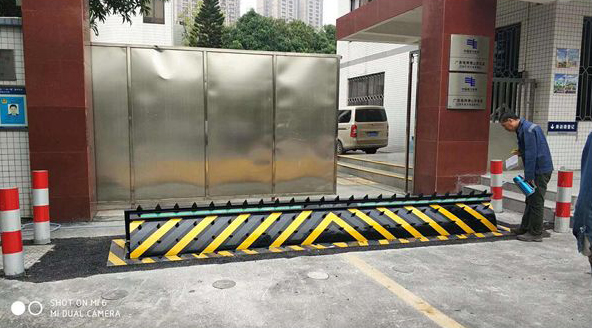 路障機 - 中出網(wǎng)-智能出入口與停車充電門戶