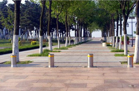 升降柱 - 中出網(wǎng)-智能出入口與停車充電門戶