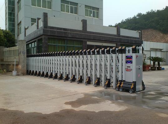 湖州出安智能電動伸縮門進駐長能電池集團大門口