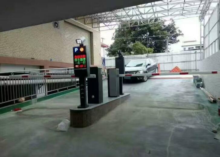 棗莊中奧萬融公館車牌識(shí)別系統(tǒng)案例 - 中出網(wǎng)-智能出入口與停車充電門戶