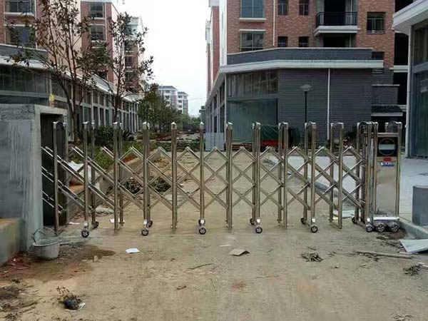 九江出安智能伸縮門(mén)進(jìn)駐九江修水縣太陽(yáng)升鎮(zhèn)第三安置小區(qū)