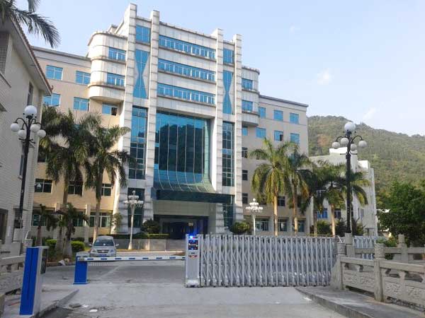 汕頭市龍欣實業(yè)有限公司伸縮門案例 - 中出網-智能出入口與停車充電門戶