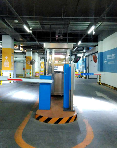 萬達(dá)廣場（停車場純車牌識別系統(tǒng)）工程案例 - 中出網(wǎng)-智能出入口與停車充電門戶
