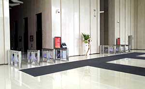 長(zhǎng)沙楷林國(guó)際大廈通道閘案例 - 中出網(wǎng)-智能出入口與停車(chē)充電門(mén)戶(hù)