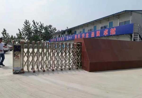 通遼出安智能伸縮門為長川制靴通遼有限公司增添企業(yè)形象