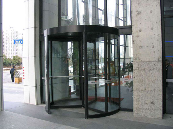 喜迎商丘出安智能旋轉(zhuǎn)門進(jìn)駐恒坤金御府