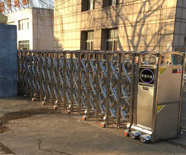 赤峰翰德集團有限公司伸縮門案例 - 中出網-智能出入口與停車充電門戶