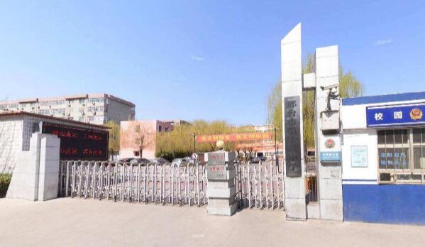 邢臺現(xiàn)代職業(yè)學校安裝邢臺出安智能伸縮門正式投入使用