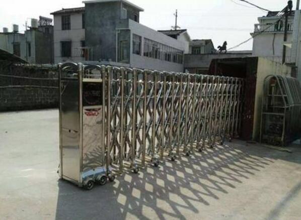 國(guó)際新城選用邢臺(tái)出安智能伸縮門(mén)彰顯個(gè)性