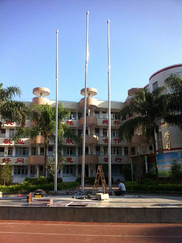 龍巖新羅區(qū)溪南小學(xué)錐形旗桿案例 - 中出網(wǎng)-智能出入口與停車充電門戶
