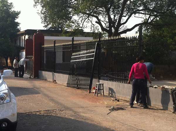 龍巖廟前錳礦公司圍墻護欄案例 - 中出網(wǎng)-智能出入口與停車充電門戶