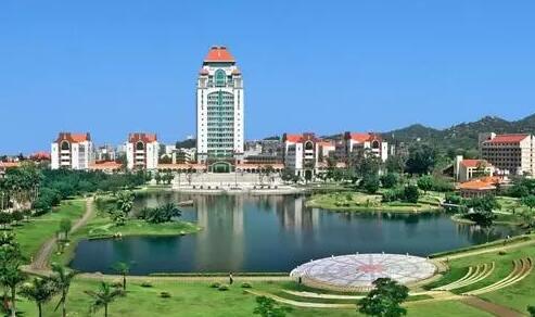 中國最美大學(xué) 難掩停車痛點(diǎn)