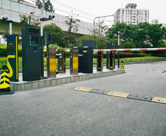 科拓?zé)o人收費(fèi)停車(chē)場(chǎng)