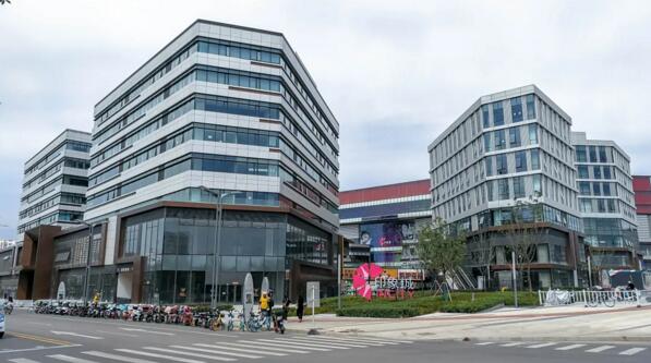 太原印象城占據(jù)南站門戶