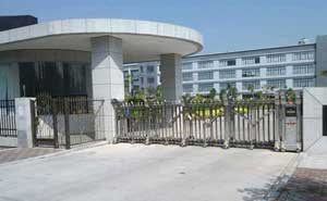 云南曲靖交通集團(tuán)有限公司電動伸縮門案例