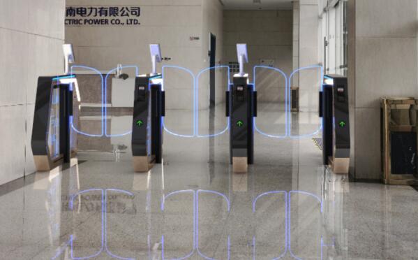 道爾智控四臺速通門+三臺人臉識別測溫一體機