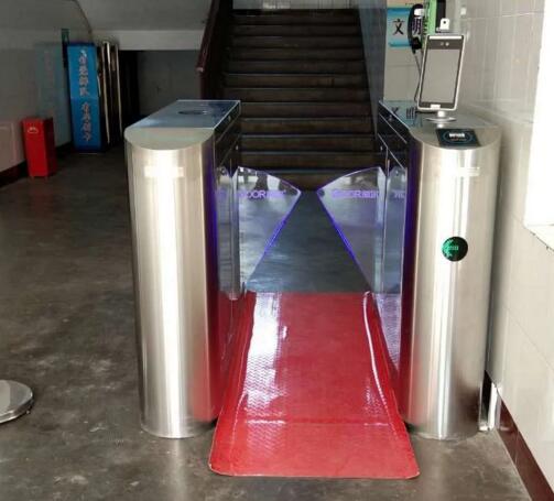 道爾智控人臉識別測溫一體機