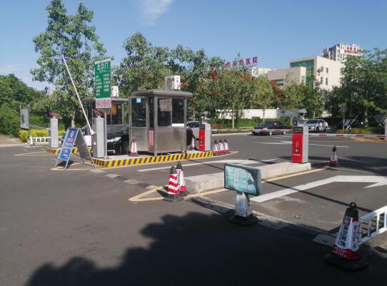 醫(yī)院選用了道爾恭三一體機6進6出+車位引導系統(tǒng)