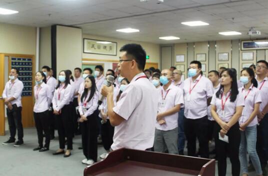 會議由商務部經理常松陽主持，營銷中心賀總作了動員