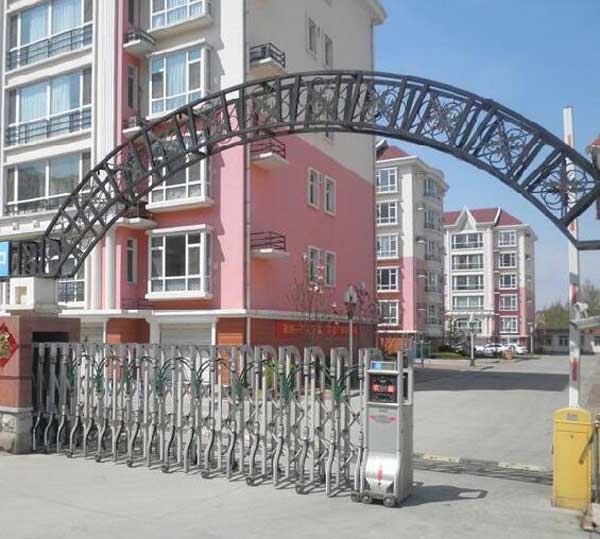 德陽(yáng)旌城一品伸縮門案例 - 中出網(wǎng)-智能出入口與停車充電門戶