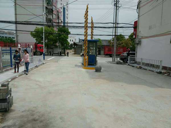 慶賀黃岡出安智能柵欄道閘進(jìn)黃岡英山富和花園?錦繡天城