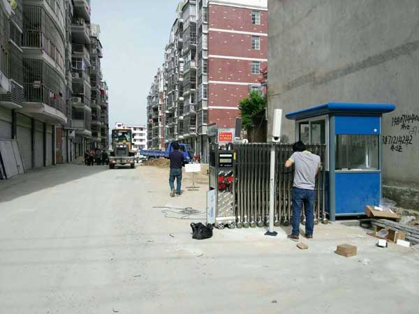 黃岡碧桂園電動(dòng)伸縮門(mén)案例 - 中出網(wǎng)-智能出入口與停車(chē)充電門(mén)戶