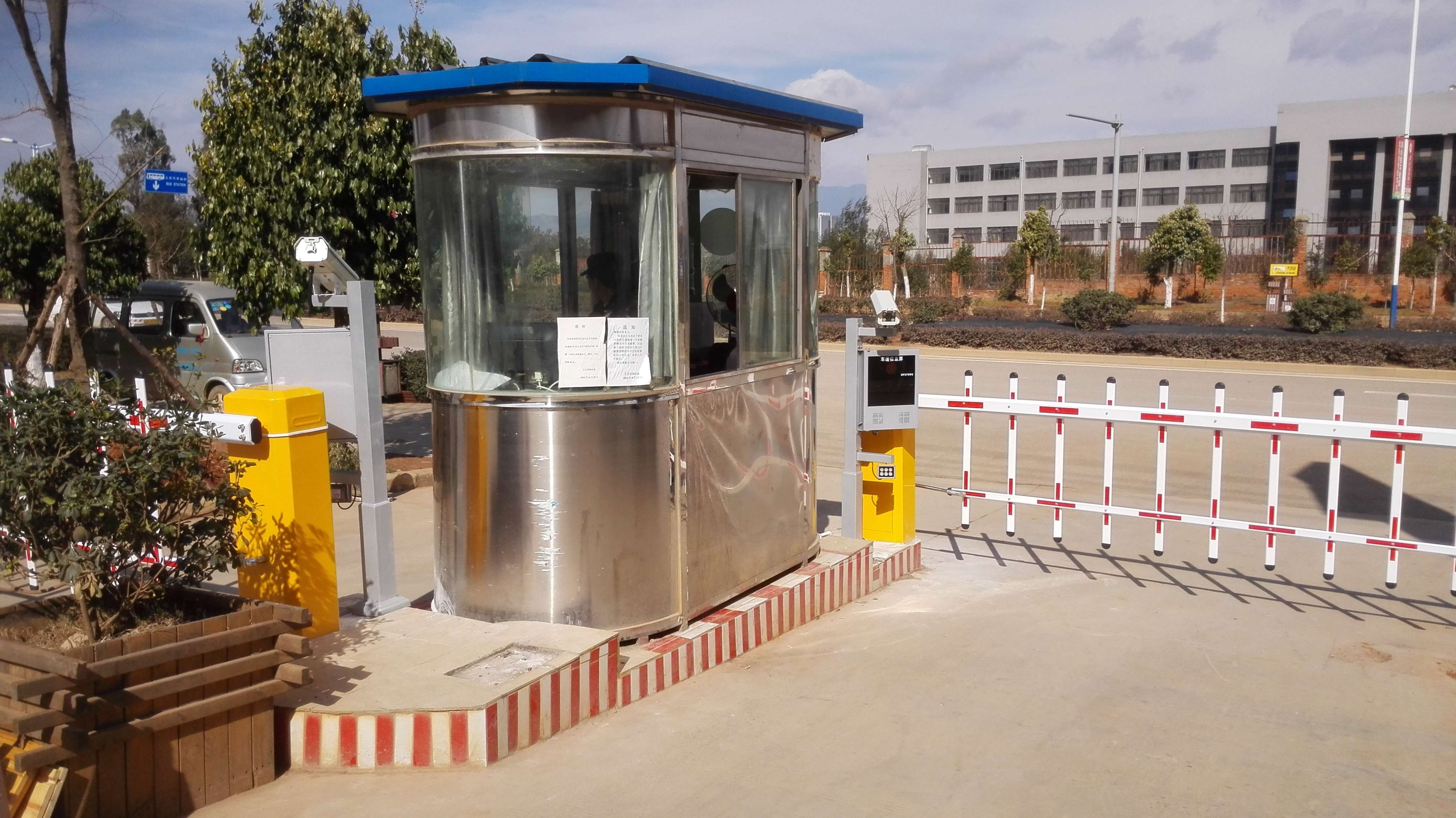 宜賓出安智能欄柵道閘進(jìn)駐宜賓衛(wèi)生學(xué)校