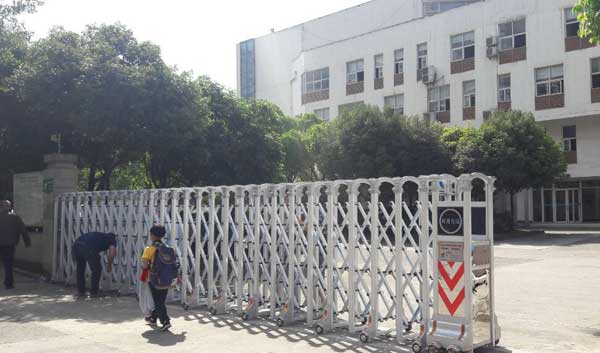 喜迎宜賓出安智能電動(dòng)伸縮門進(jìn)駐宜賓東辰國際學(xué)校