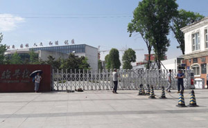 宜賓龍文實驗學(xué)校電動伸縮門案例
