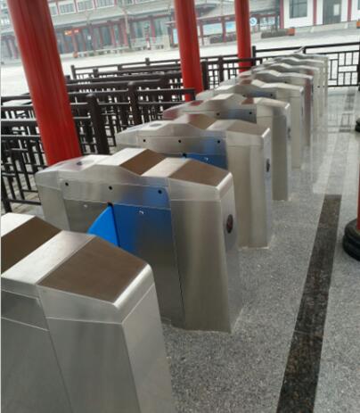 渭南鹵陽湖通道閘案例 - 中出網(wǎng)-智能出入口與停車充電門戶