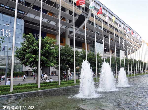益陽萬達(dá)廣場不銹鋼旗桿案例 - 中出網(wǎng)-智能出入口與停車充電門戶