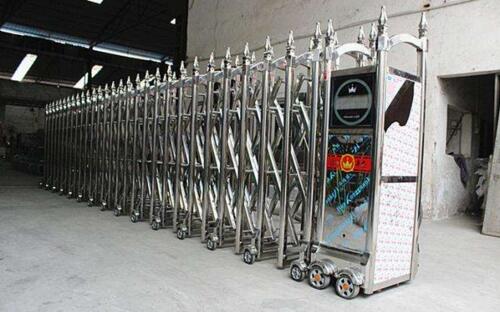 張家口機(jī)械工業(yè)學(xué)校與張家口出安智能再度合作引進(jìn)伸縮門