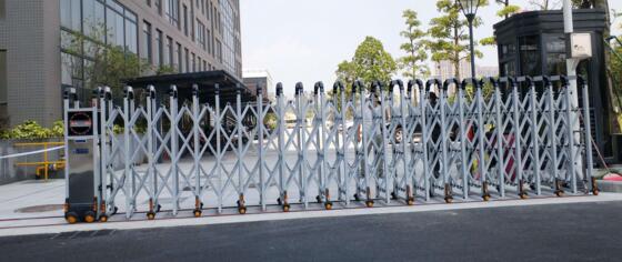 張家口出安智能伸縮門成為張家口恒泰集成房屋有限公司的門柱