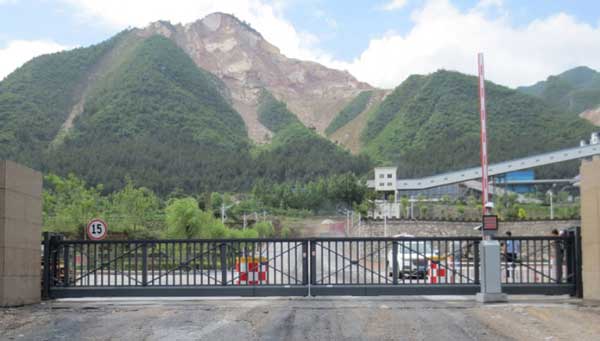 熱烈祝賀承德出安智能懸浮門(mén)進(jìn)駐承德市承德縣黃杖子承剛正橋礦業(yè)有限公司