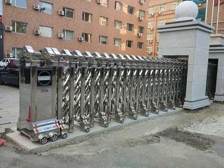 歡樂江山選用承德出安智能伸縮門彰顯個性