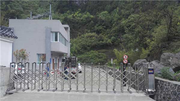 樂(lè)山市富僑建材有限公司電動(dòng)伸縮門(mén)案例 - 中出網(wǎng)-智能出入口與停車(chē)充電門(mén)戶(hù)