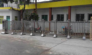 婁底市創(chuàng)業(yè)投資集團(tuán)有限公司電動伸縮門案例