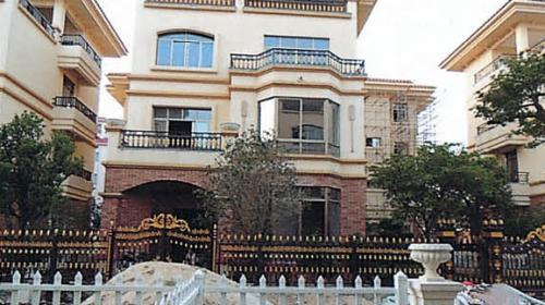 三門(mén)峽湖濱大廈鋁藝護(hù)欄案例 - 中出網(wǎng)-智能出入口與停車充電門(mén)戶