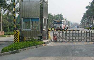 秦皇島出安智能電動伸縮門點綴河北對外經(jīng)貿(mào)職業(yè)學(xué)院