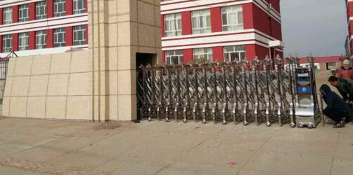 秦皇島出安智能伸縮門在秦皇島現(xiàn)代寫作學(xué)校大門口安裝成功工程案例