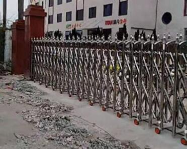 秦皇島市藝新舞蹈學校選用秦皇島出安智能電動伸縮門