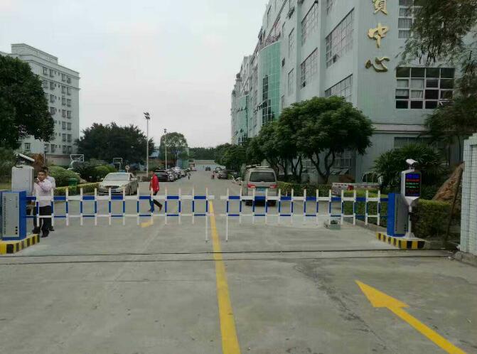 六盤水出安智能欄柵道閘進(jìn)駐六盤水恒遠(yuǎn)帝都新城