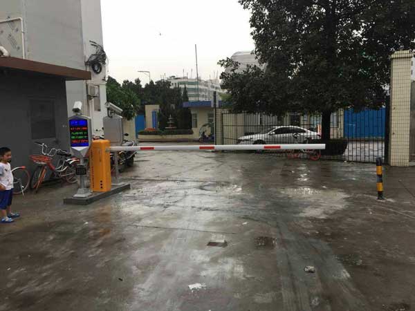 六盤水天一盛世科貿(mào)有限公司停車場(chǎng)管理系統(tǒng)案例 - 中出網(wǎng)-智能出入口與停車充電門戶