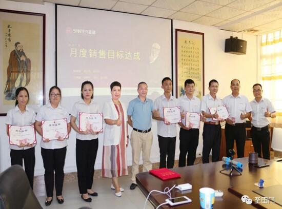 會(huì)議也迎來(lái)了高潮部分——頒獎(jiǎng)時(shí)刻