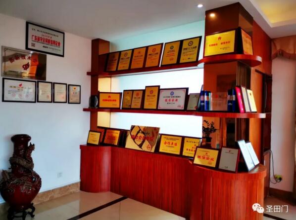 圣田再次獲得“電動(dòng)平移門十大品牌”、“伸縮門十大品牌”雙項(xiàng)榮譽(yù)