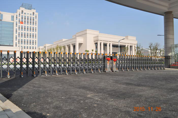 上海中國武警部隊(duì)伸縮門工程案例 - 中出網(wǎng)-智能出入口與停車充電門戶