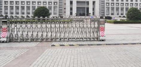 衡水出安智能電動(dòng)伸縮門點(diǎn)綴佰瑞廷