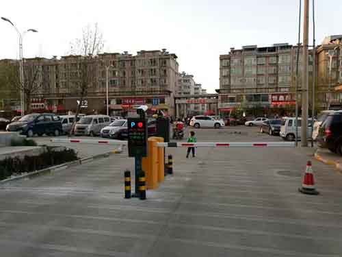 喜迎長治出安智能道閘進駐長治香閱四季