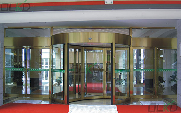 臨汾出安智能旋轉(zhuǎn)門在五洲國(guó)際廣場(chǎng)的工程驗(yàn)收